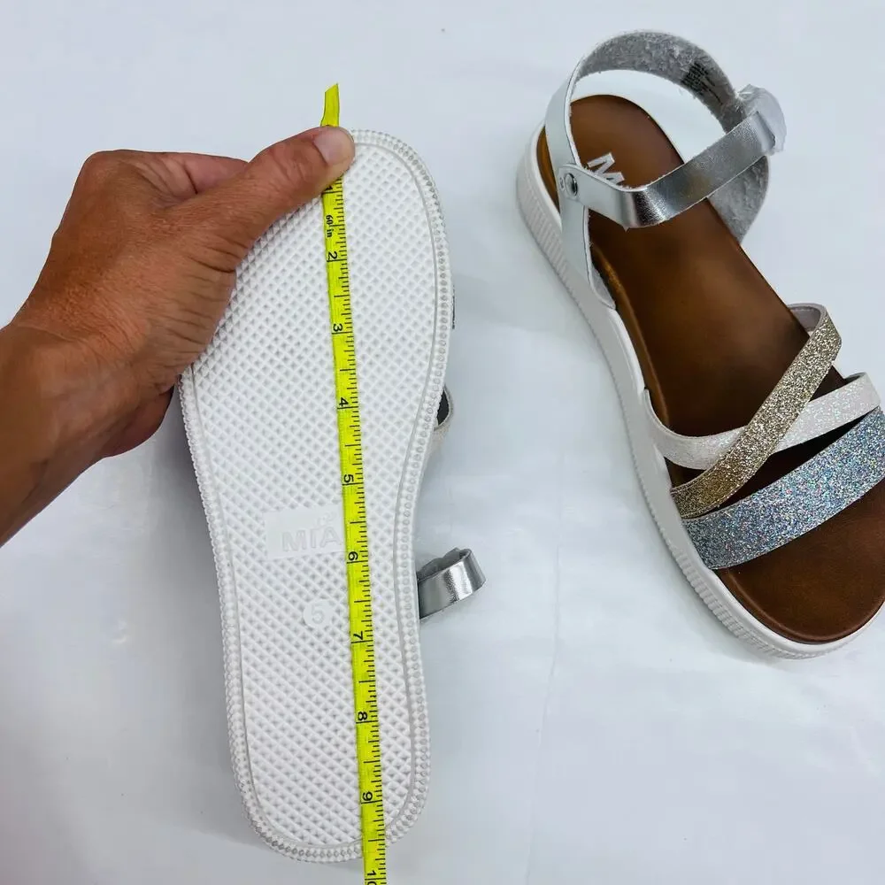 NWT Mia Size 5 Silver Metallic Sandal